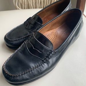 Women’s Black Leather Weejuns Penny Loafers Sz 7